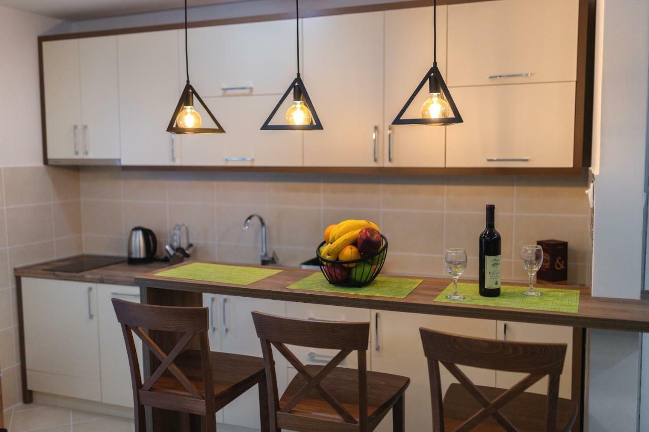 Apartmani Tref Petrovac エクステリア 写真