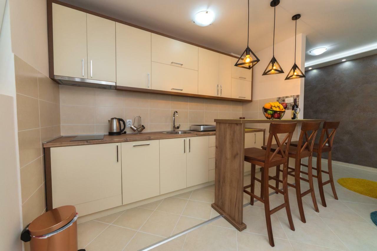Apartmani Tref Petrovac エクステリア 写真
