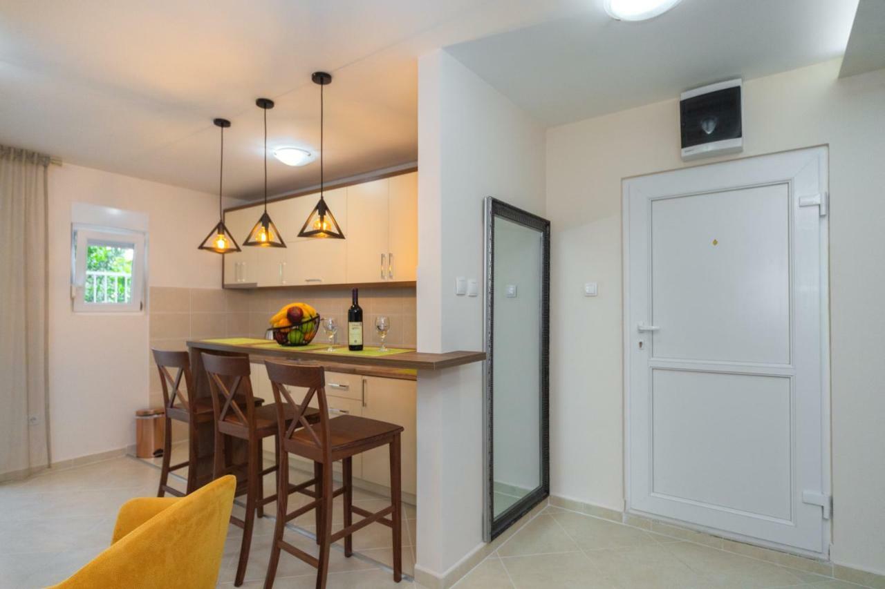 Apartmani Tref Petrovac エクステリア 写真