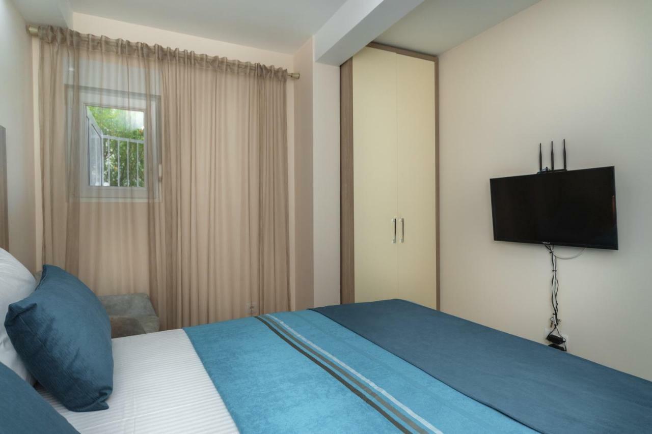 Apartmani Tref Petrovac エクステリア 写真