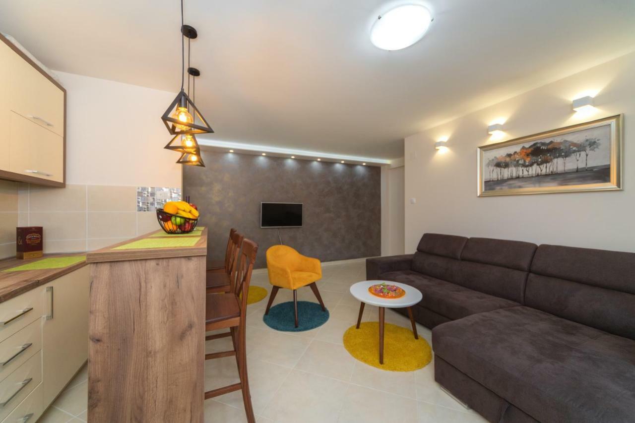 Apartmani Tref Petrovac エクステリア 写真