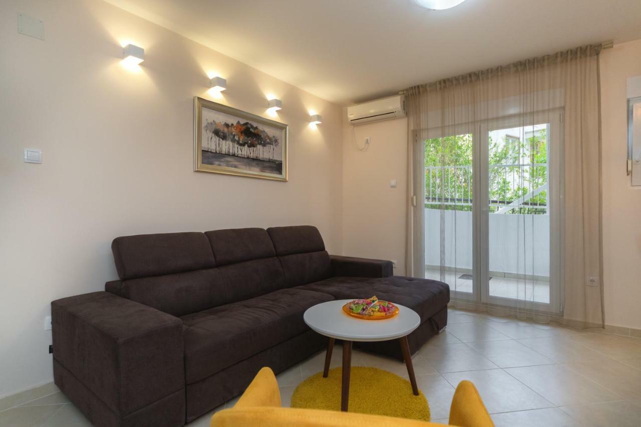 Apartmani Tref Petrovac エクステリア 写真