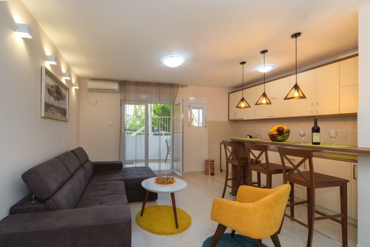 Apartmani Tref Petrovac エクステリア 写真