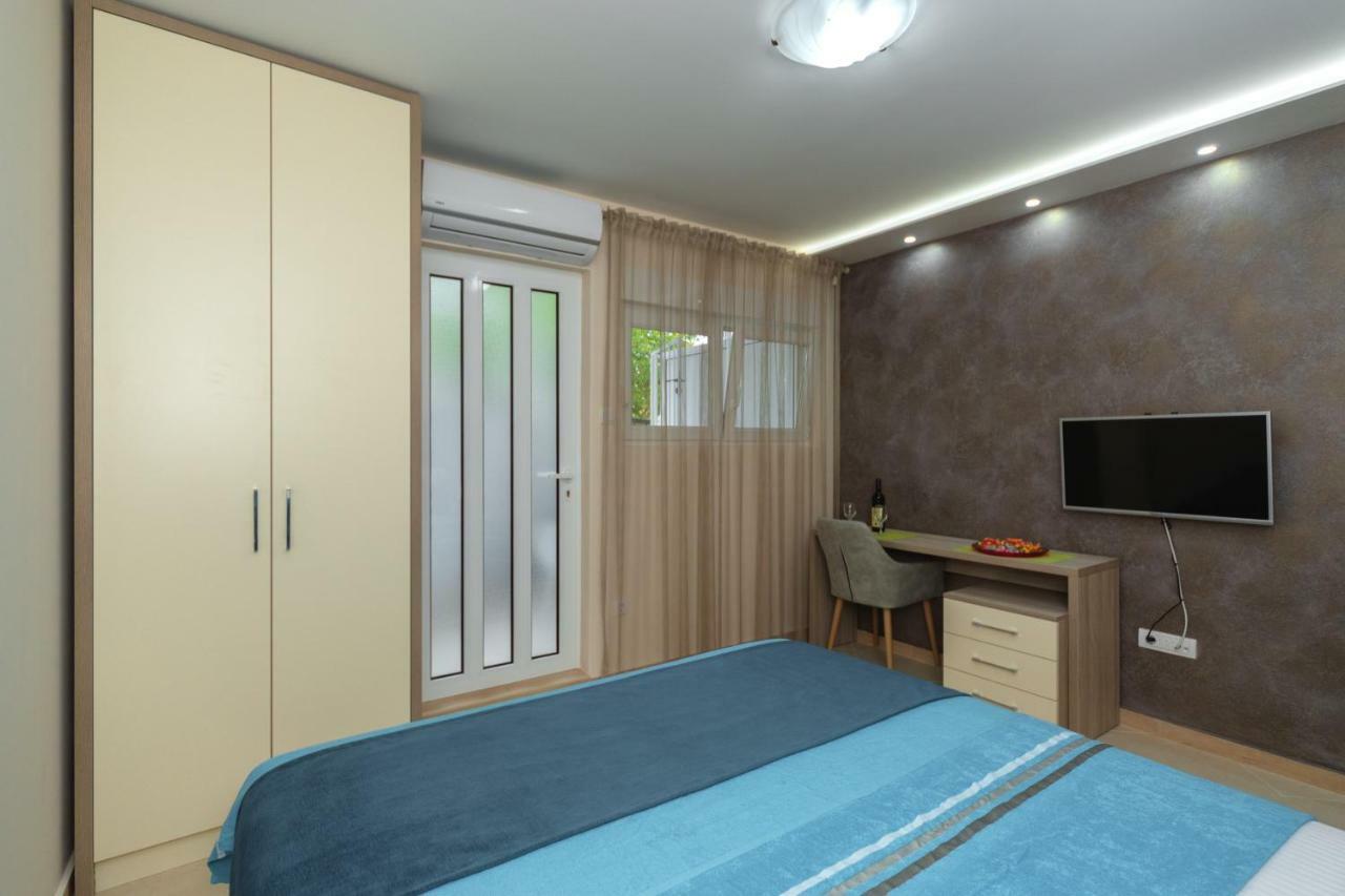 Apartmani Tref Petrovac エクステリア 写真