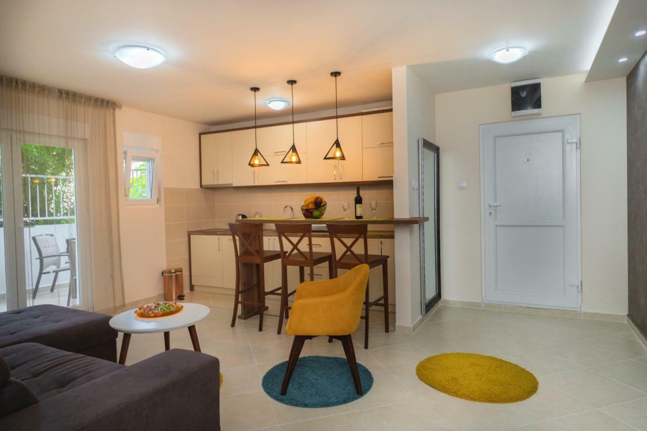 Apartmani Tref Petrovac エクステリア 写真